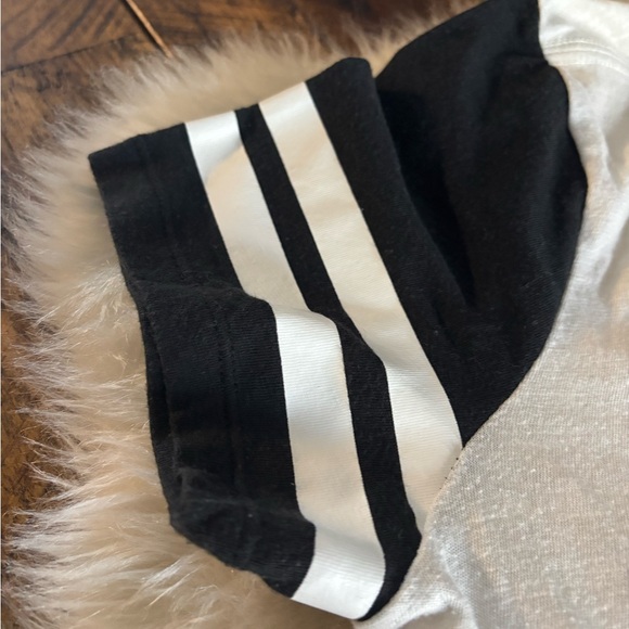 Victoria's Secret PINK White and Black Top - Picture 4 of 5